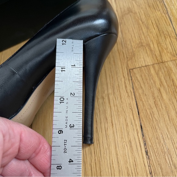 Mia Limited Edition Leather Black Venus Pumps in size 7 1/2M with box. - Picture 11 of 11
